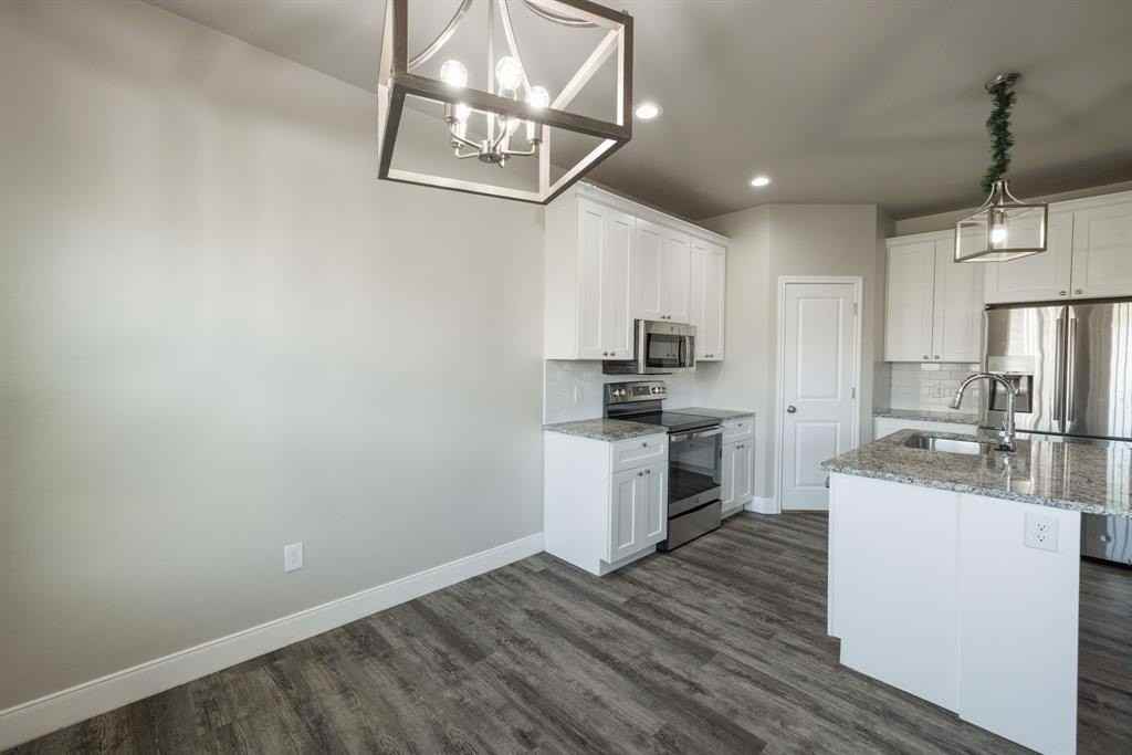 7437 Sleepy Hollow Ln - Photo 6 of 40