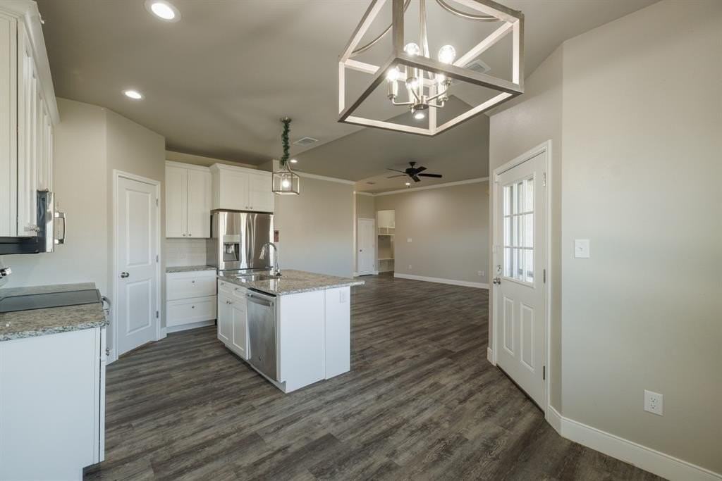 7437 Sleepy Hollow Ln - Photo 7 of 40