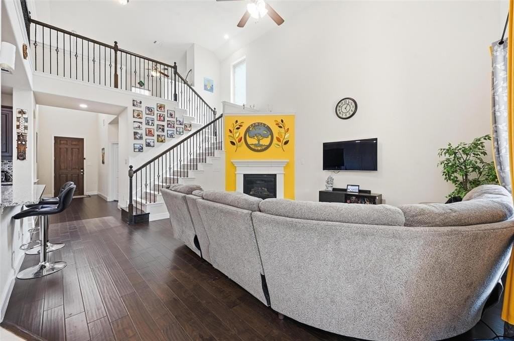 4408 Forebridge Dr - Photo 4 of 32