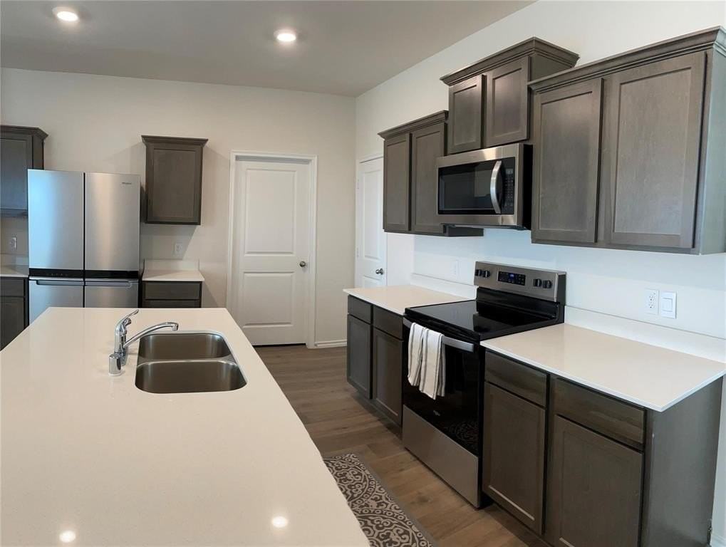 920 Sunrise Ln - Photo 6 of 20