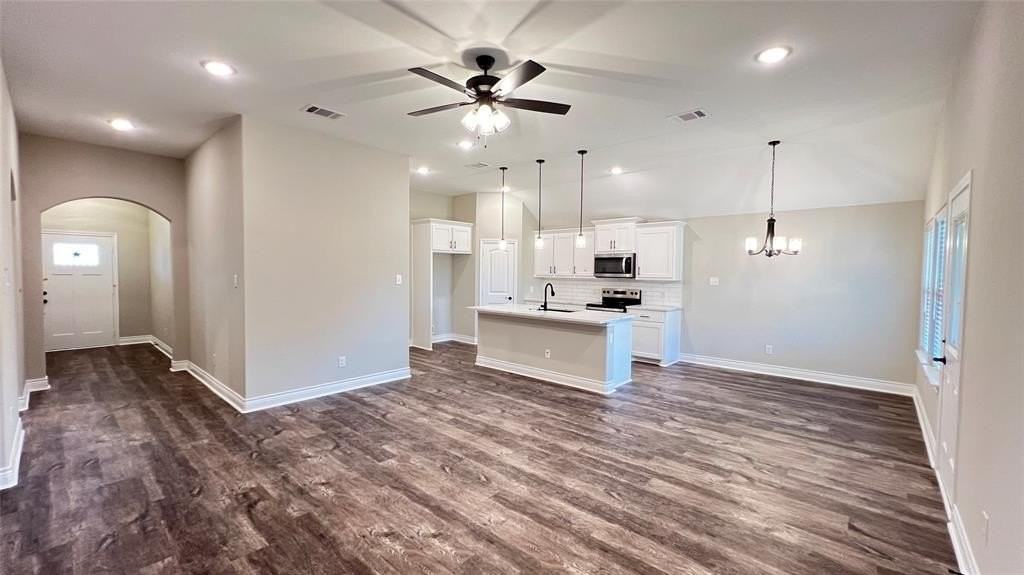 606 Moseley Ln - Photo 3 of 19