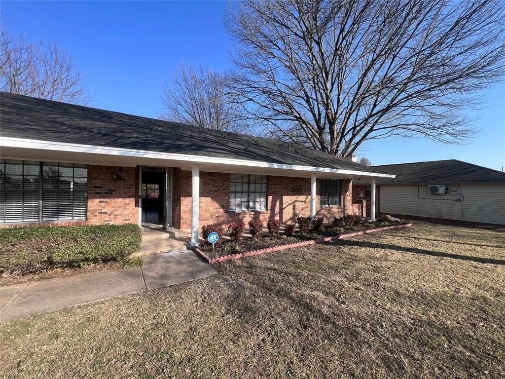 818 Fairlawn Dr - Photo 2 of 40