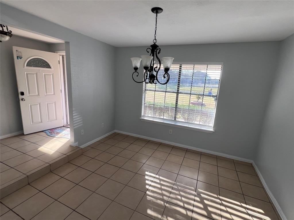 818 Fairlawn Dr - Photo 7 of 40