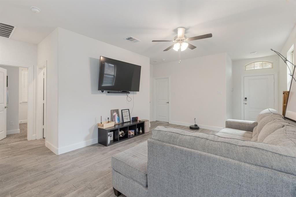 7028 Windmill St - Photo 3 of 16