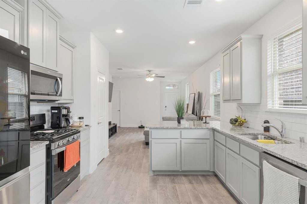 7028 Windmill St - Photo 5 of 16