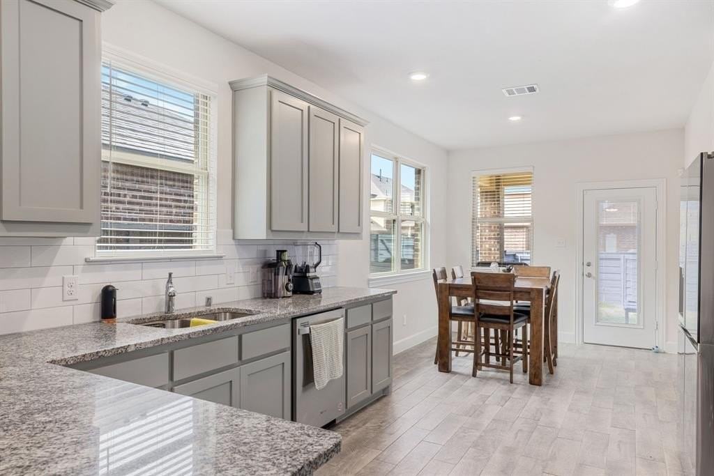 7028 Windmill St - Photo 6 of 16