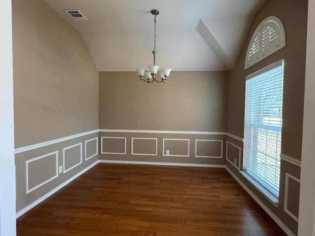 2069 Whispering Cv - Photo 5 of 13