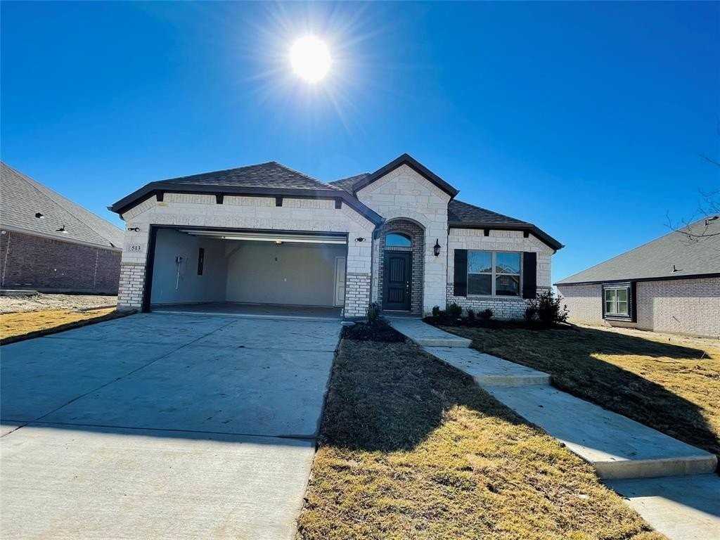 513 Redbud Dr - Photo 2 of 17