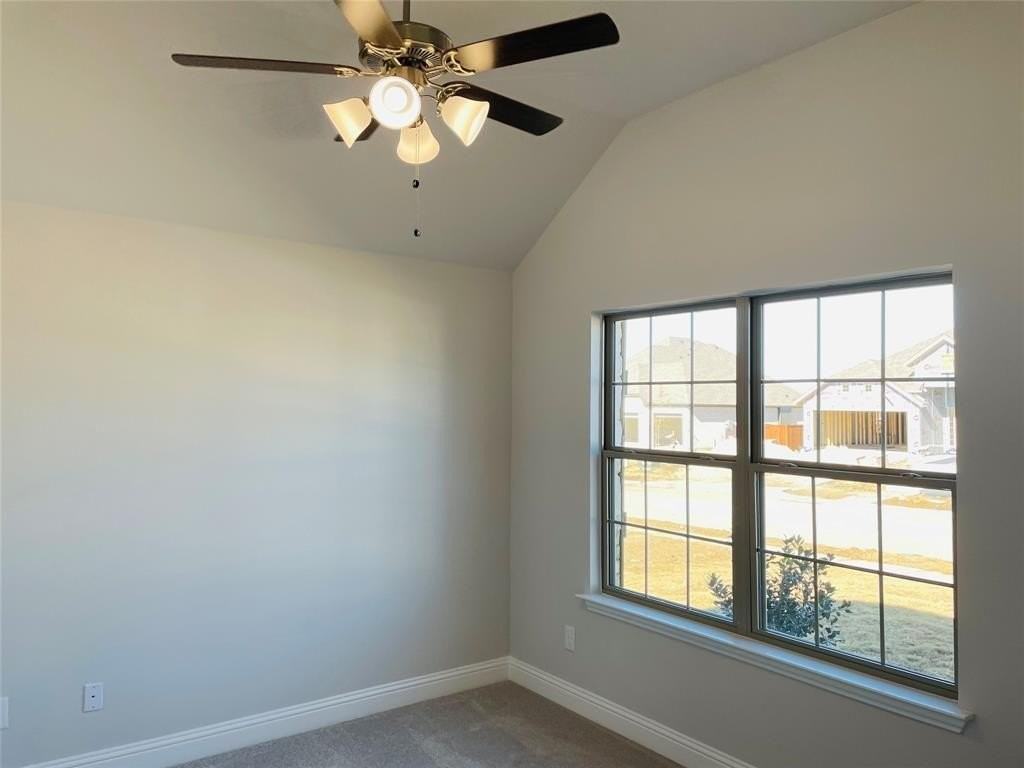 513 Redbud Dr - Photo 4 of 17