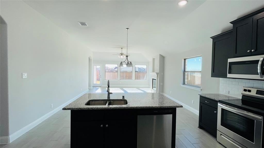 513 Redbud Dr - Photo 6 of 17