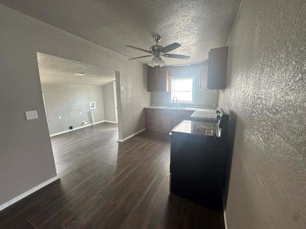 601 S Pine St - Photo 4 of 11