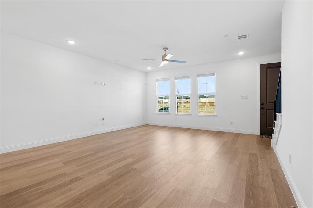 1025 Stockton Dr - Photo 4 of 25