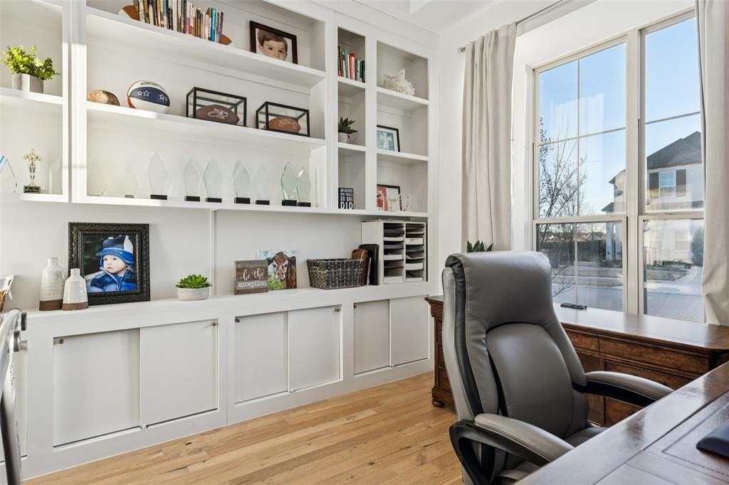 4110 Sandhills Ln - Photo 4 of 39