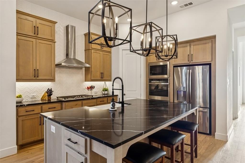 4110 Sandhills Ln - Photo 5 of 39