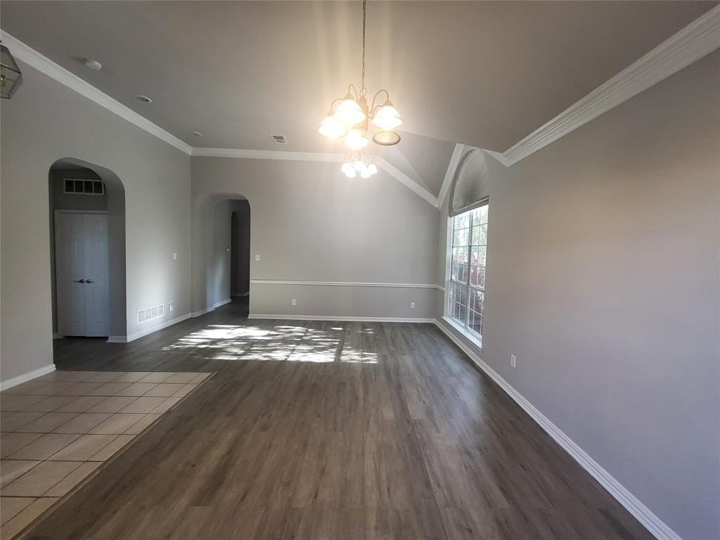 119 Saint James Rd - Photo 5 of 10