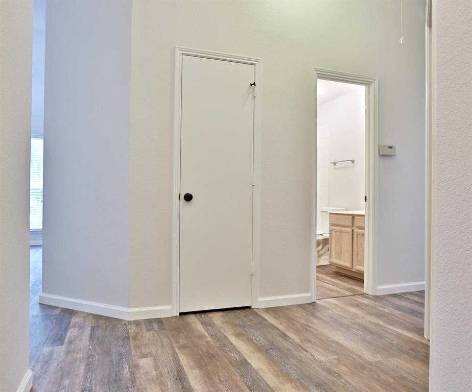 9208 Chesapeake Ln - Photo 3 of 25