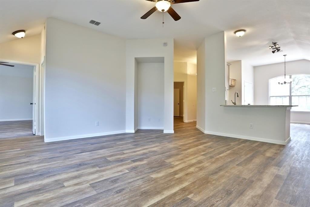 9208 Chesapeake Ln - Photo 7 of 25