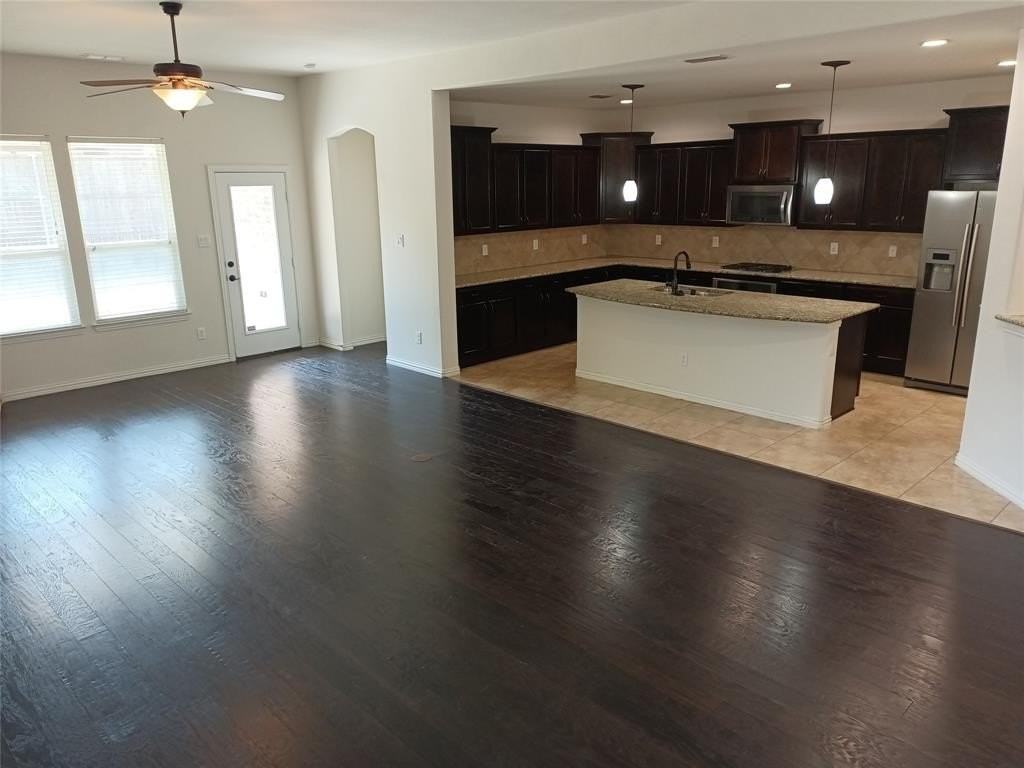 1704 Freedom Dr - Photo 3 of 32