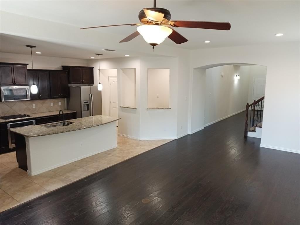 1704 Freedom Dr - Photo 4 of 32