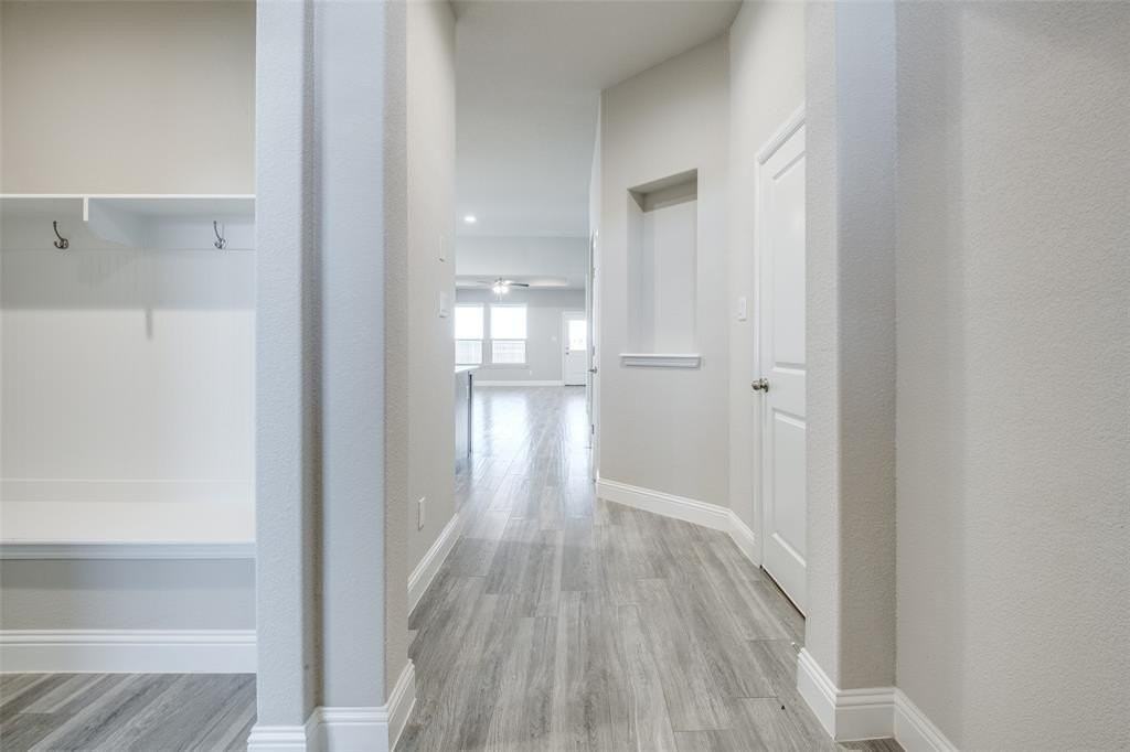 1037 Westwood Ln - Photo 4 of 25