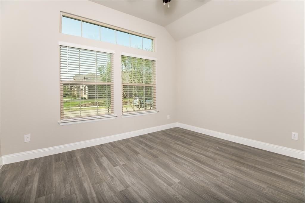 1037 Westwood Ln - Photo 7 of 25