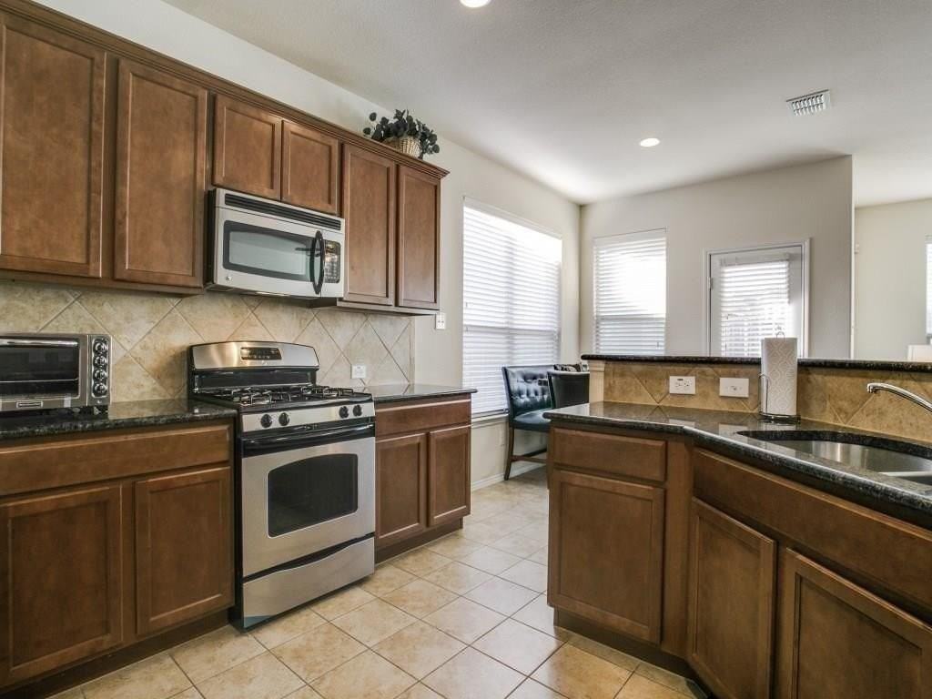 512 Anchor Way - Photo 6 of 17