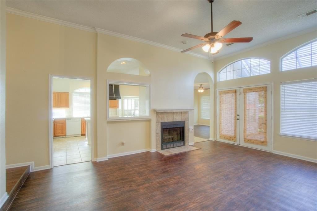 4221 Crestedge Ln - Photo 4 of 20