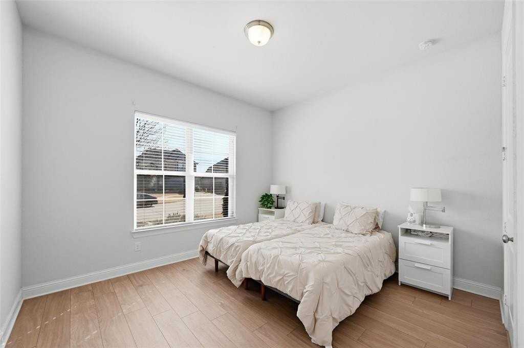 1074 James Ct - Photo 3 of 22