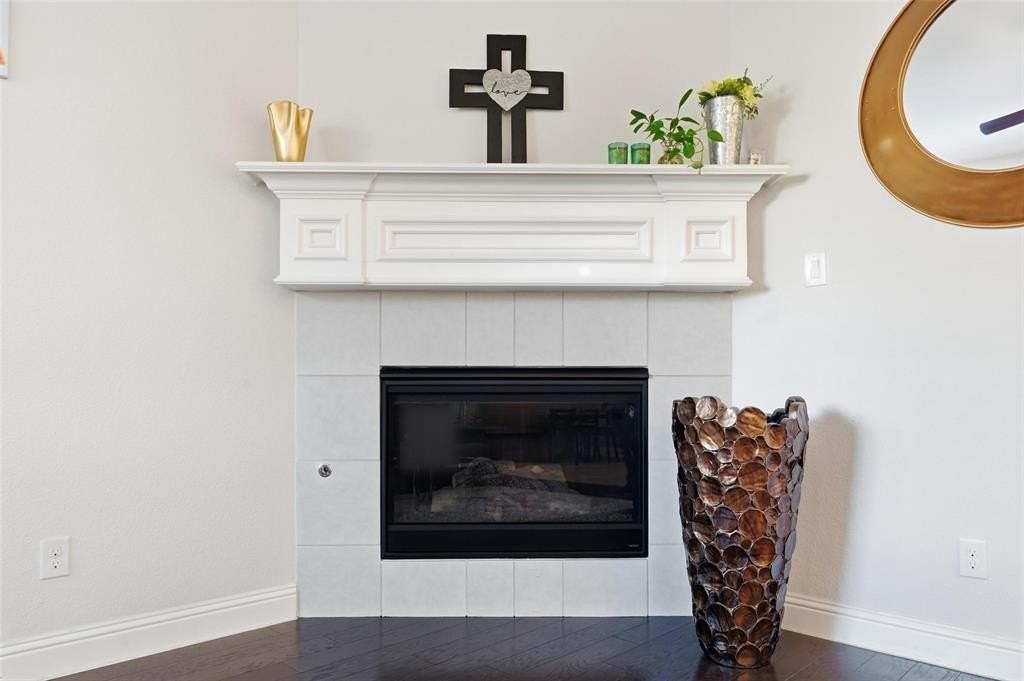 1074 James Ct - Photo 7 of 22