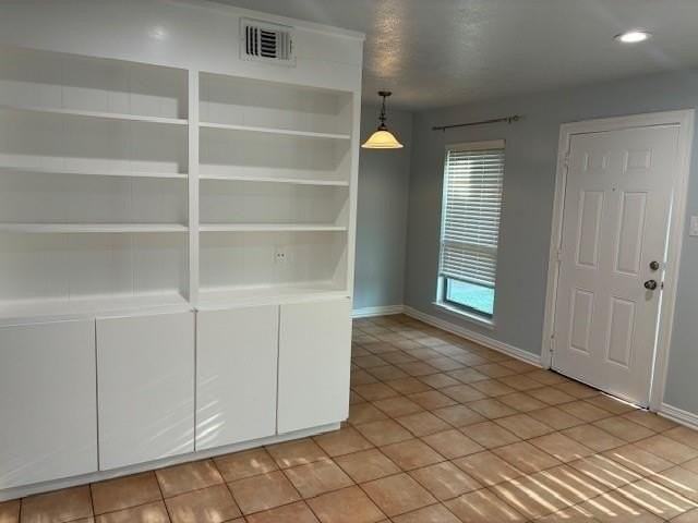 425 S Oak St #101 - Photo 3 of 23