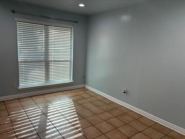 425 S Oak St #101 - Photo 4 of 23