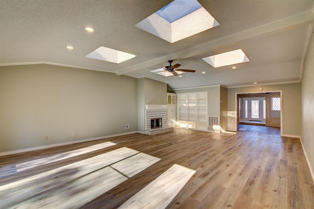 225 Sovereign Ct - Photo 7 of 25