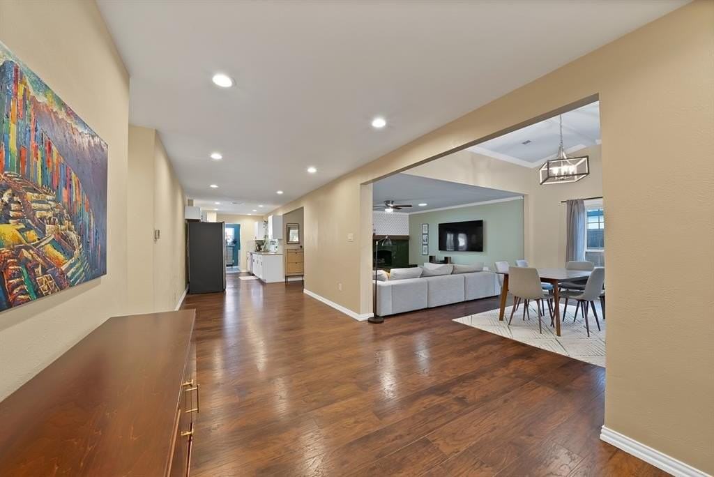 8525 Grumman Dr - Photo 3 of 39