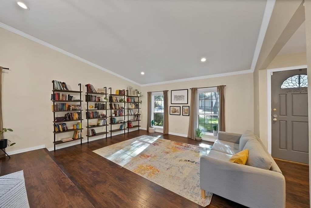 8525 Grumman Dr - Photo 4 of 39