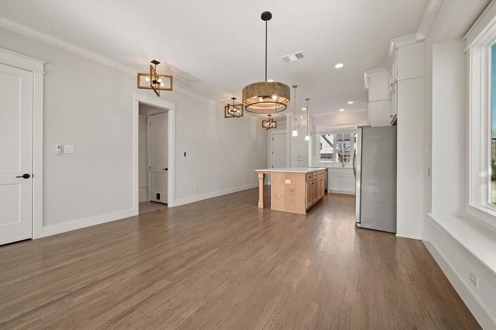 449 Jones St - Photo 7 of 30