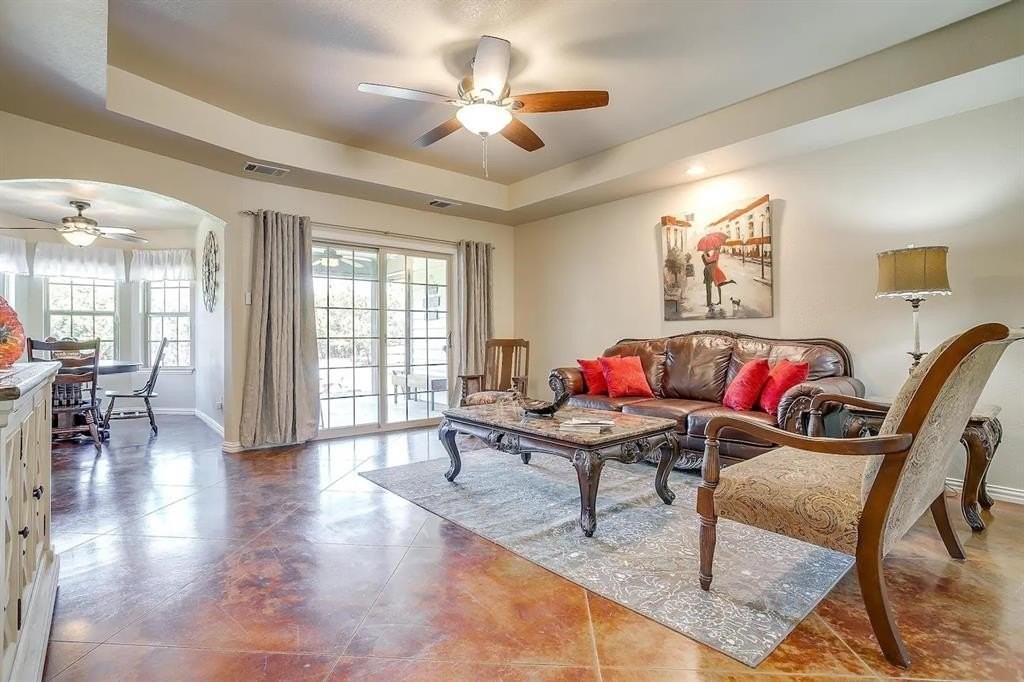 3915 Laramie Trl - Photo 4 of 29