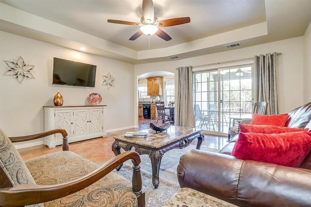 3915 Laramie Trl - Photo 5 of 29