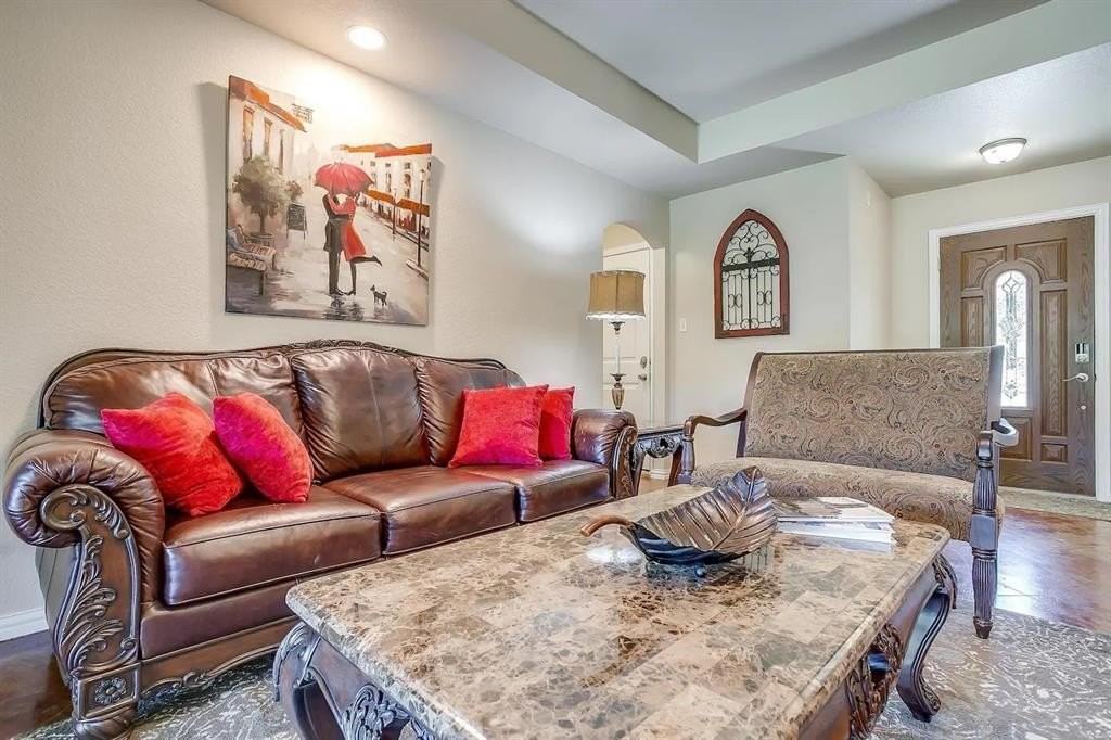 3915 Laramie Trl - Photo 6 of 29