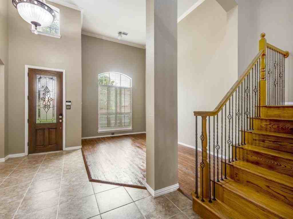 2817 Pioneer Dr - Photo 4 of 25