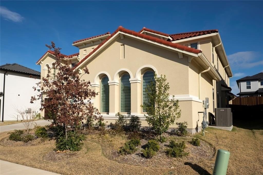 10904 Hollydale Ln - Photo 4 of 37