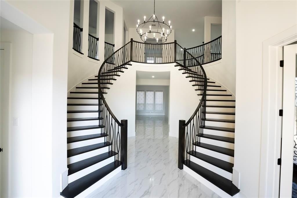 10904 Hollydale Ln - Photo 6 of 37