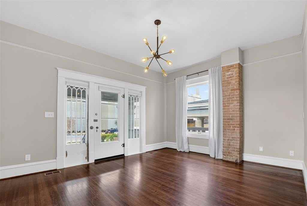 1630 Mistletoe Blvd #A - Photo 2 of 34