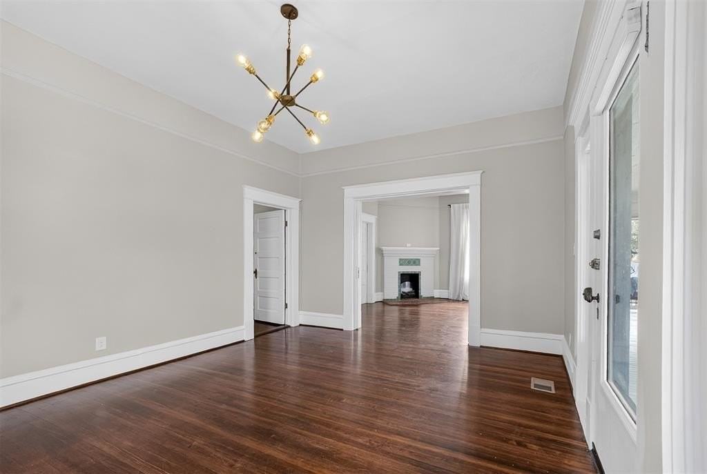 1630 Mistletoe Blvd #A - Photo 3 of 34