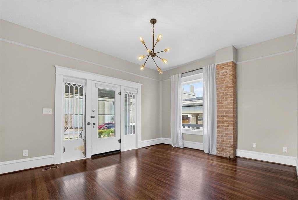 1630 Mistletoe Blvd #A - Photo 4 of 34