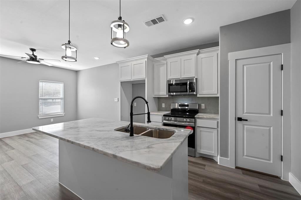 527 W Walker St - Photo 6 of 22