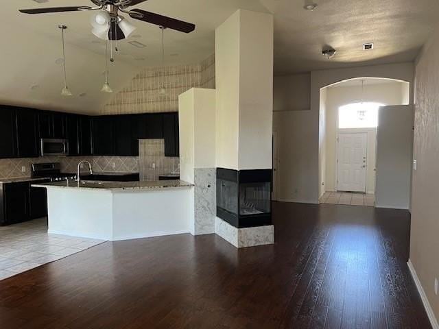 201 Willow St - Photo 4 of 13