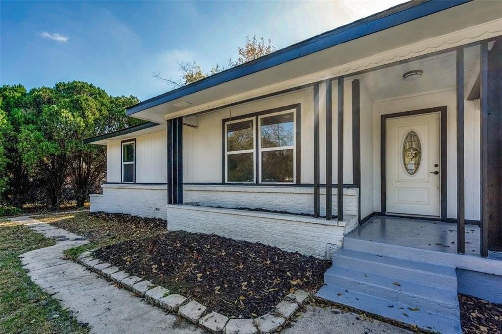 901 Woodleigh Dr - Photo 2 of 27