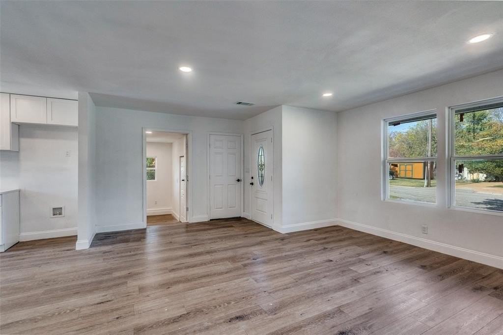 901 Woodleigh Dr - Photo 4 of 27