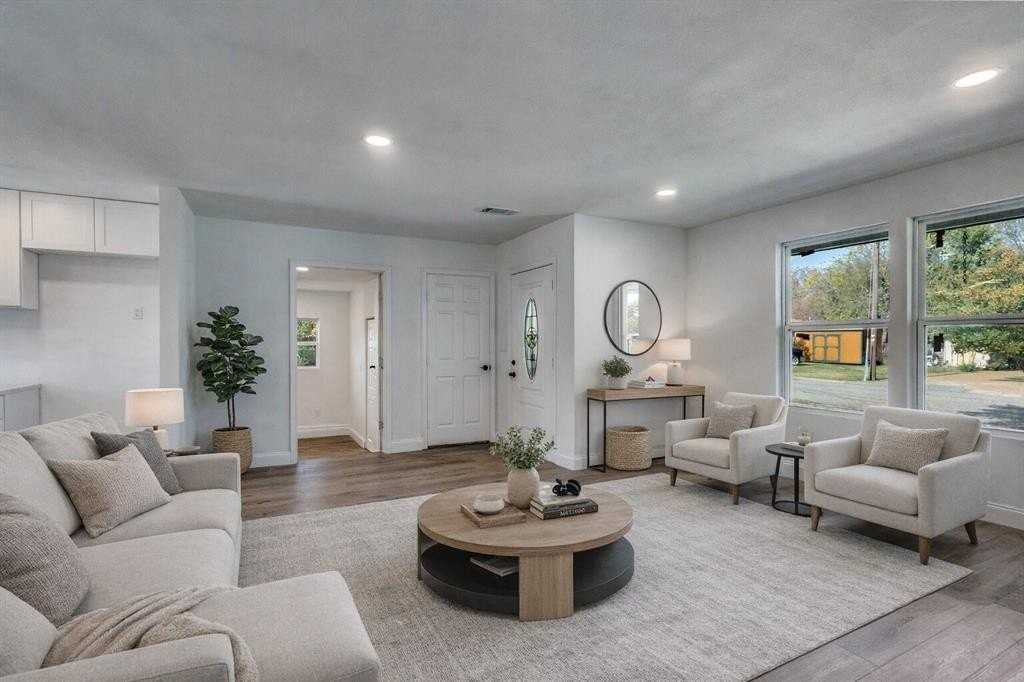 901 Woodleigh Dr - Photo 5 of 27