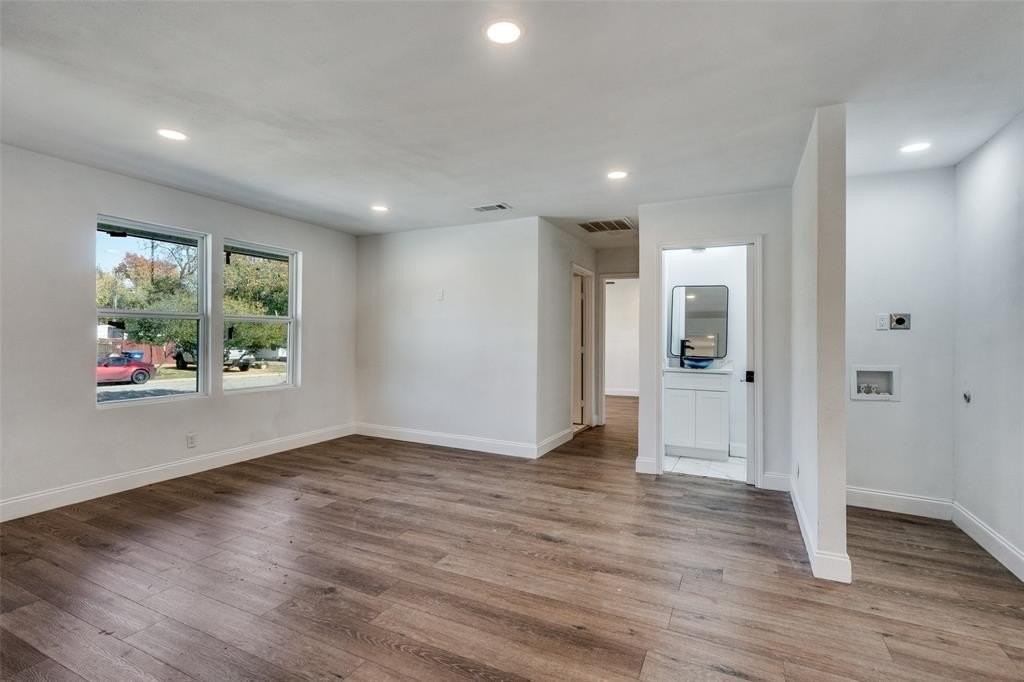 901 Woodleigh Dr - Photo 6 of 27